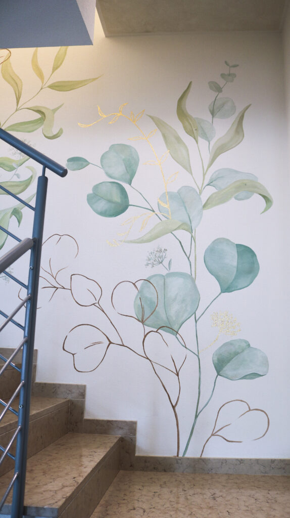murale floreale - eucalipto - decorazione parete scala